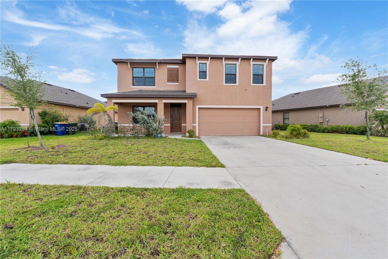 Foto principal - 5305 Fantasy Dr