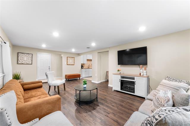 Foto del edificio - 2426 Cloverdale St