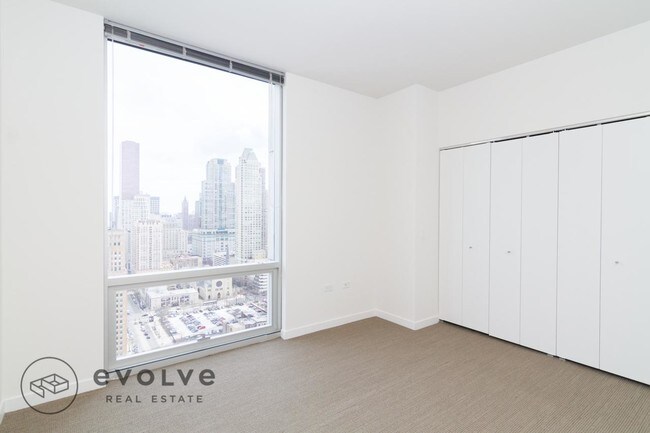 Foto del edificio - 805 N LaSalle Dr