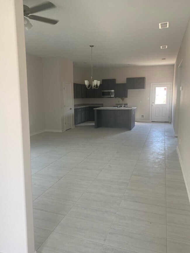 Building Photo - 5609 Encanto Dr