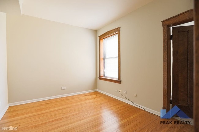 Building Photo - 3540 N Janssen Ave