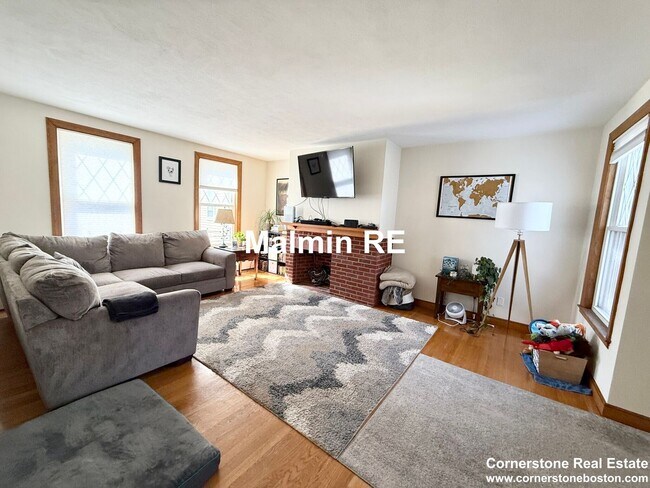 Foto del edificio - SOUTH BOSTON 2BED / 1.5 BATH WITH 1 PARKING SPOT!  GREAT EAST SIDE LOCATION