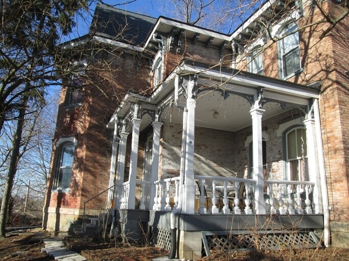 Building Photo - 991 Greentree Rd