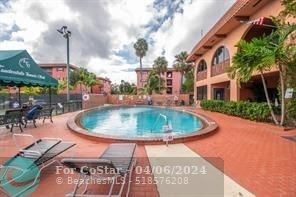 Building Photo - 610 Tennis Club Dr