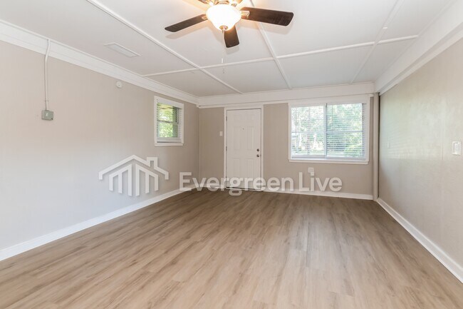 Foto del edificio - 8444 Barcelona Ave