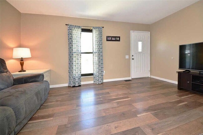 Foto del edificio - 3049 Orton St