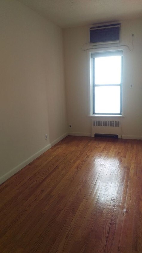 Primary Photo - 130 E 35th St