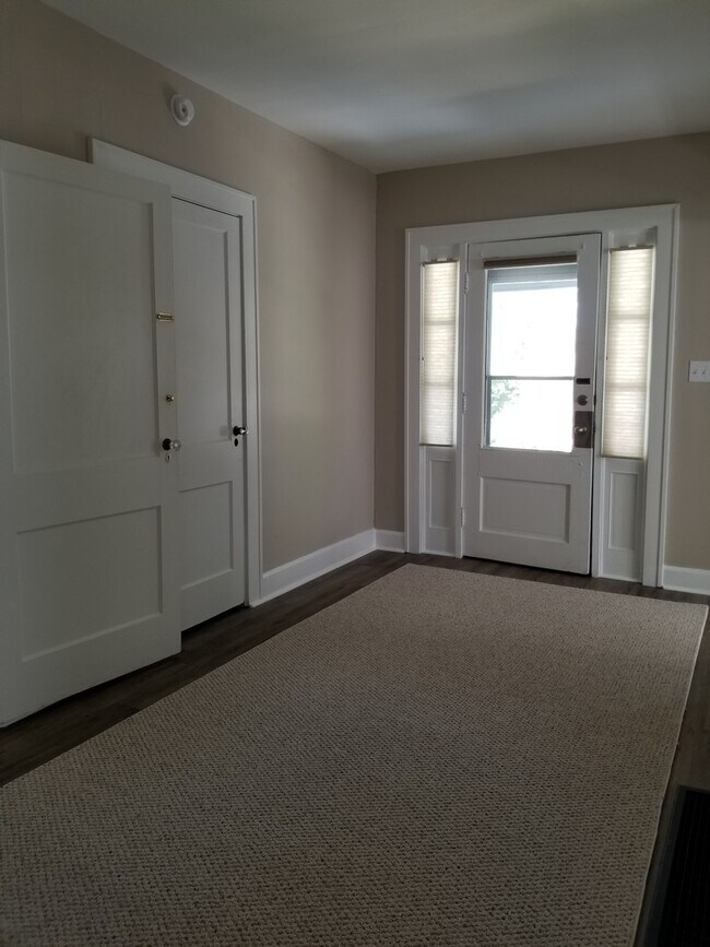 Foto del edificio - ***AUGUST 2027*** 5 Bed 2.5 Bath House Downtown