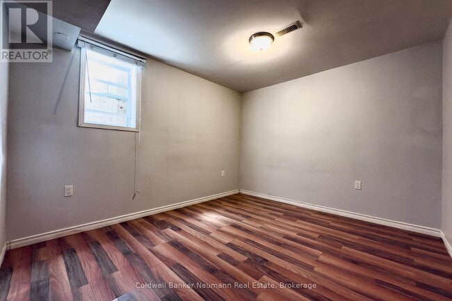 Building Photo - 37 Dunhill Crescent