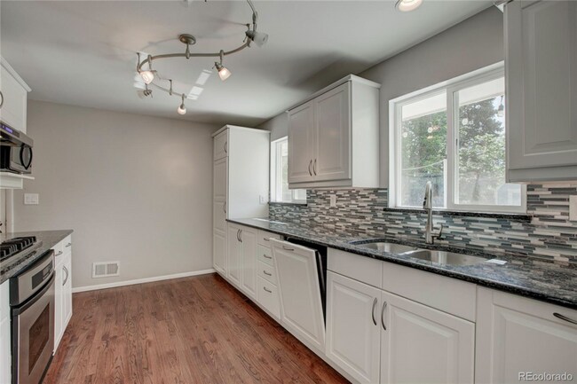 Foto del edificio - 6671 S Logan St