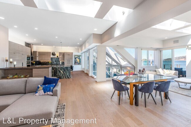 Building Photo - 3 br, 2.5 bath House - 202 Valley Street #5