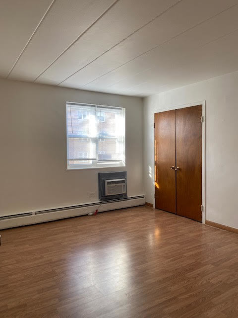Building Photo - 6160 N Damen Ave