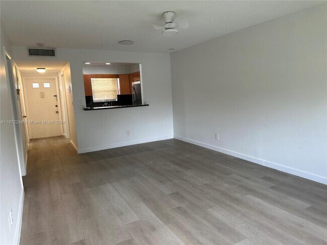 Building Photo - 1 bedroom in Dania FL 33314