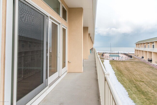 Foto del edificio - 448 Ocean Ave N