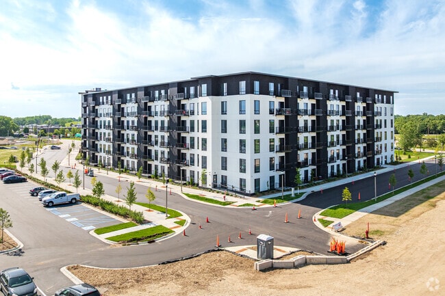 Building Photo - The Oakmark