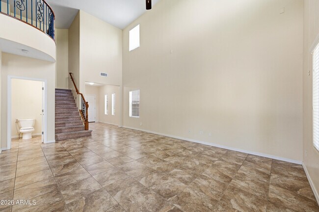 Building Photo - 2220 W Beverly Ln