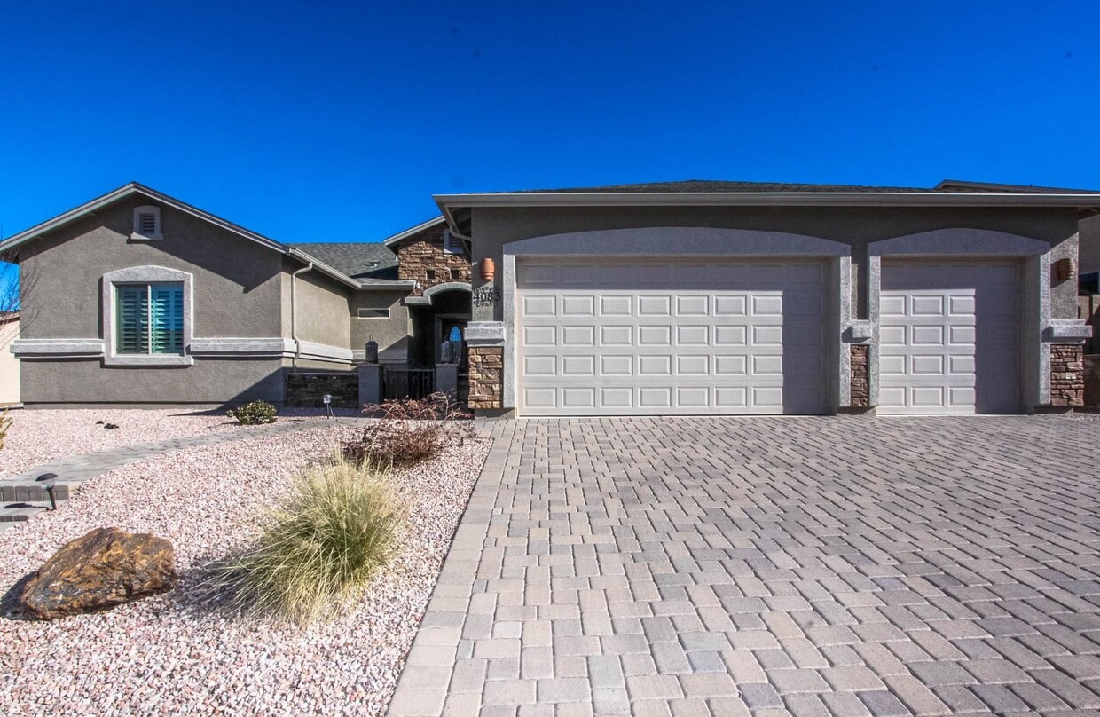 Foto principal - 4 Bedrooms in Granville