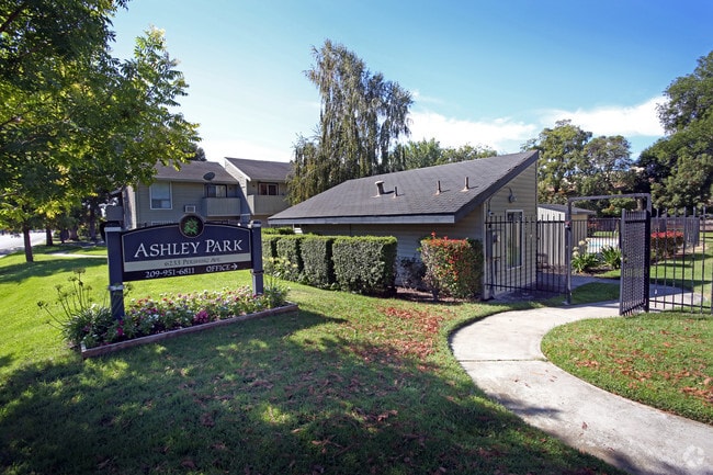 Building Photo - ASHLEY PARK APARTMENTS