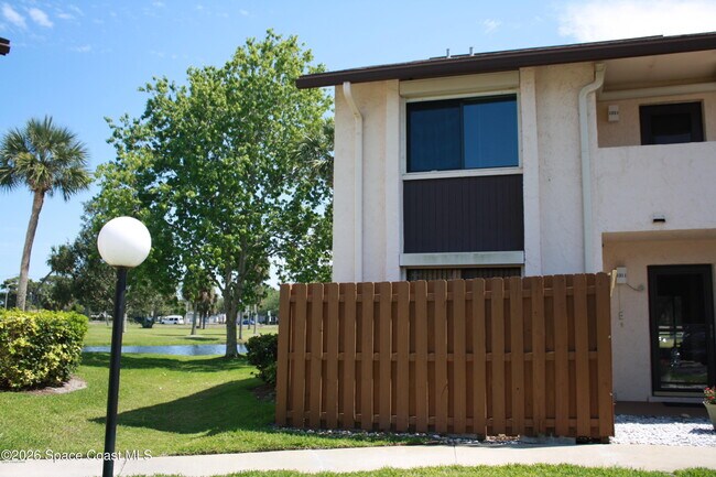 Building Photo - 2145 Golf Isle Dr