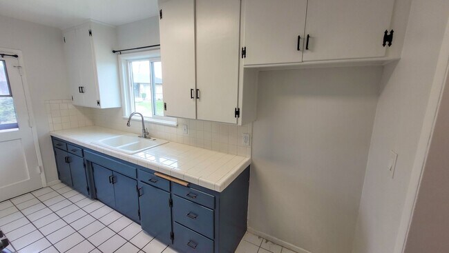 Foto del edificio - 3 Bed 2 Bath House Available Now!