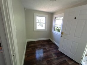 Building Photo - 117 Oak Park Dr