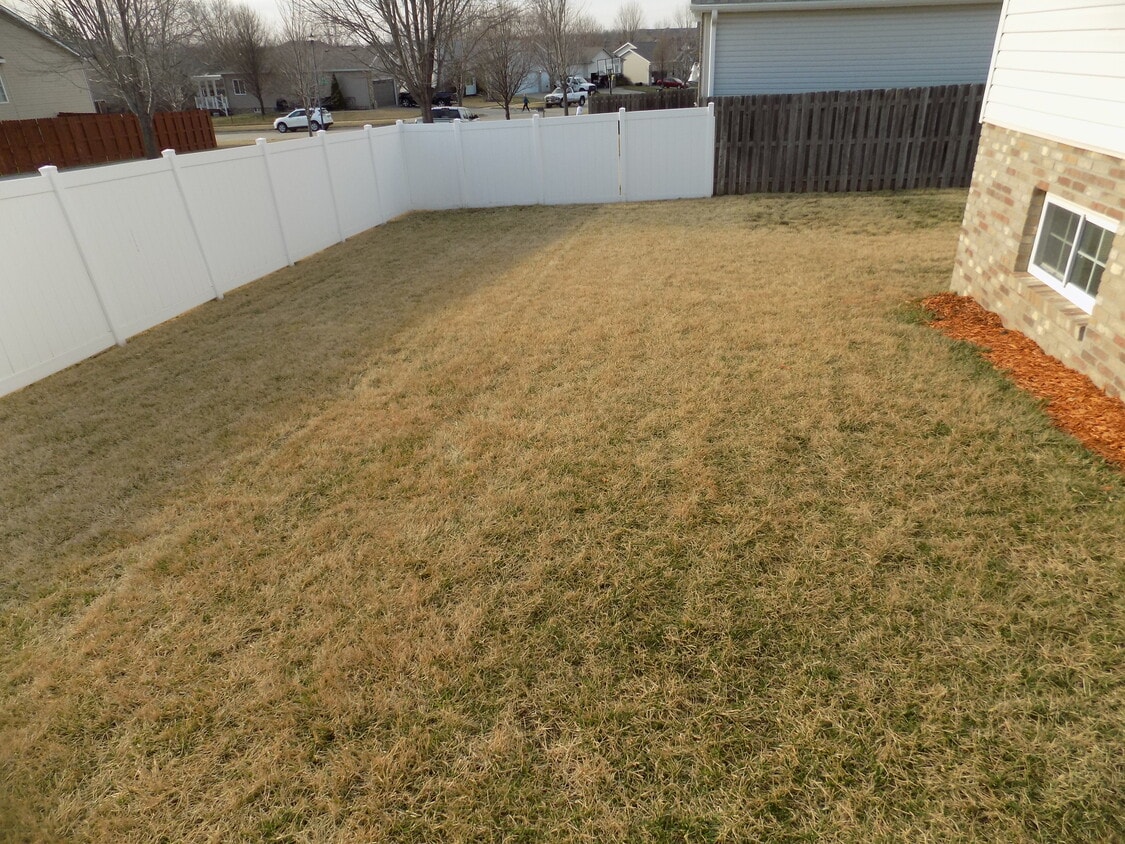 Building Photo - 1800 Miranda Ct