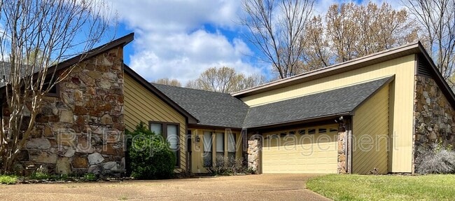 Photo - 421 Griffon Dr House