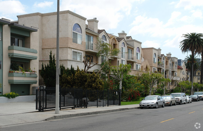 Building Photo - 330 S Harvard Blvd