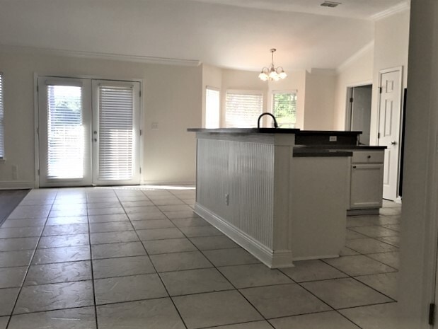 Foto del edificio - 121 Nottingham Dr E