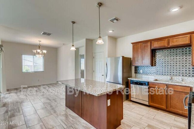 Building Photo - 325 E Kona Dr