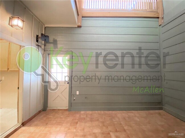 Foto del edificio - 1105 Redbud Ave