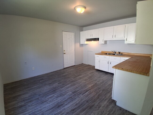 Building Photo - 1505 Fairwood St