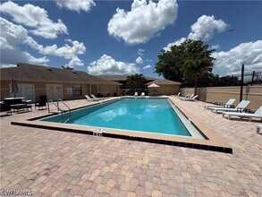 Building Photo - 5321 Summerlin Rd