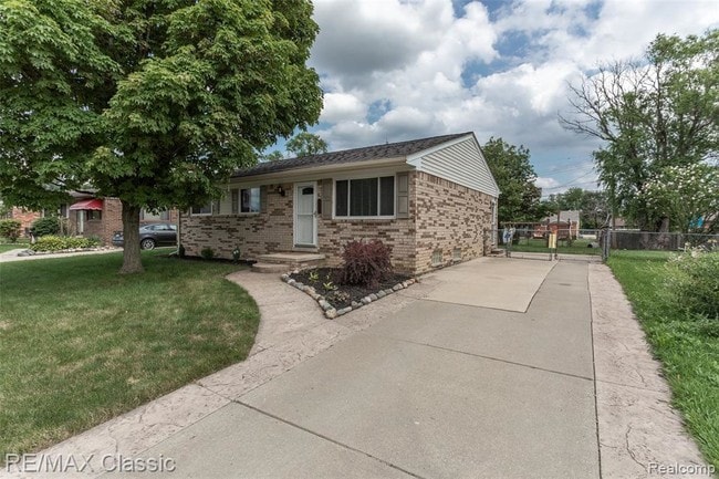 Building Photo - 1398 Elmhurst St