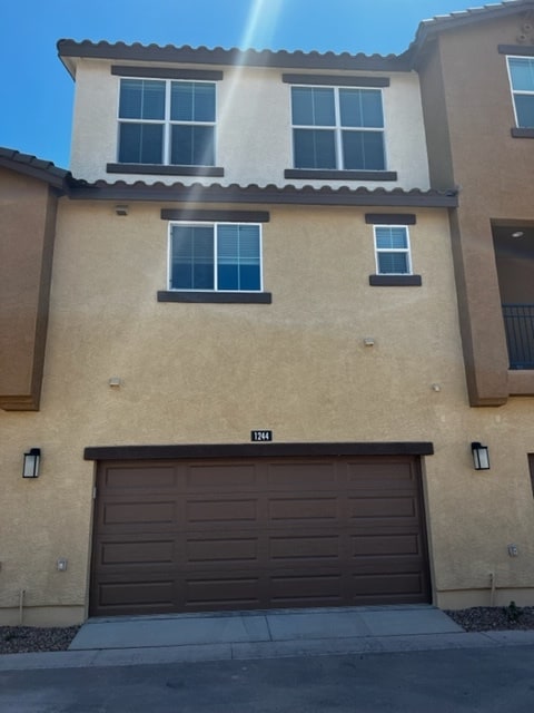 Building Photo - 1255 N Arizona Ave