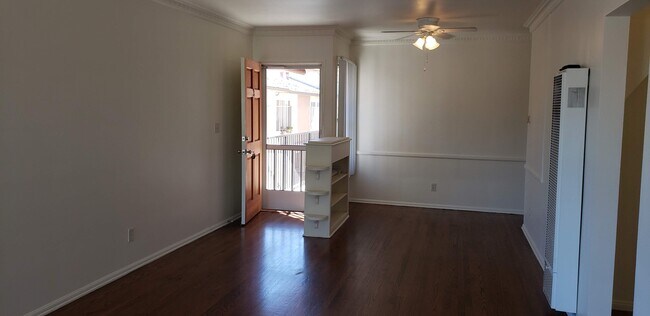 Foto del edificio - 1623 N Hobart Blvd