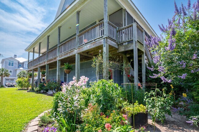 Foto del edificio - PERFECT SINGLE FAMILY OFF-SEASON MONTHLY R...