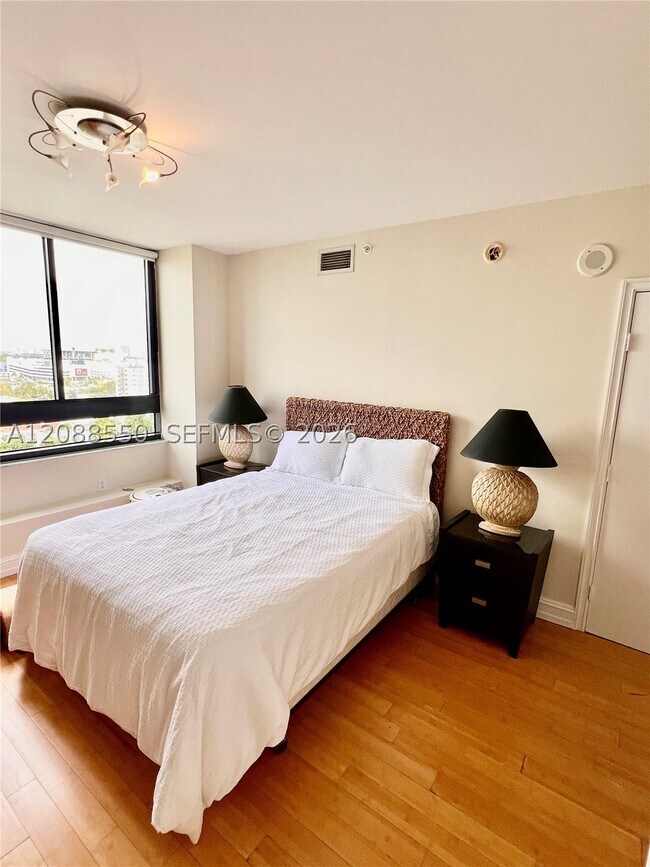 Building Photo - 1330 West Dr