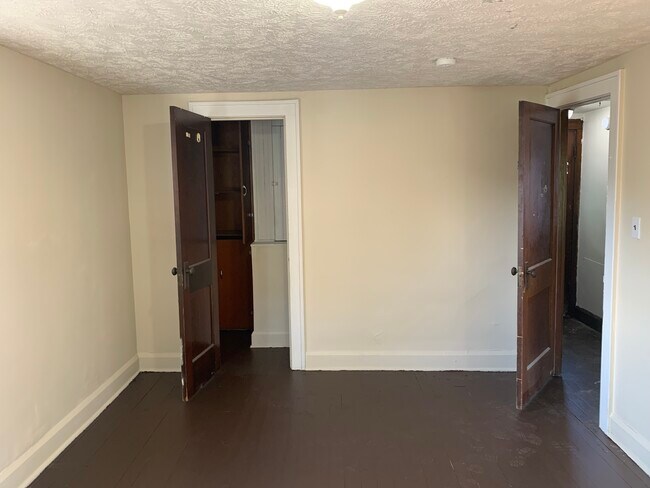 Building Photo - 1206 17th St NE