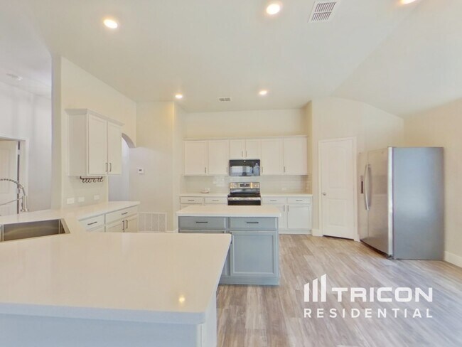 Building Photo - 1025 N Churchill Dr