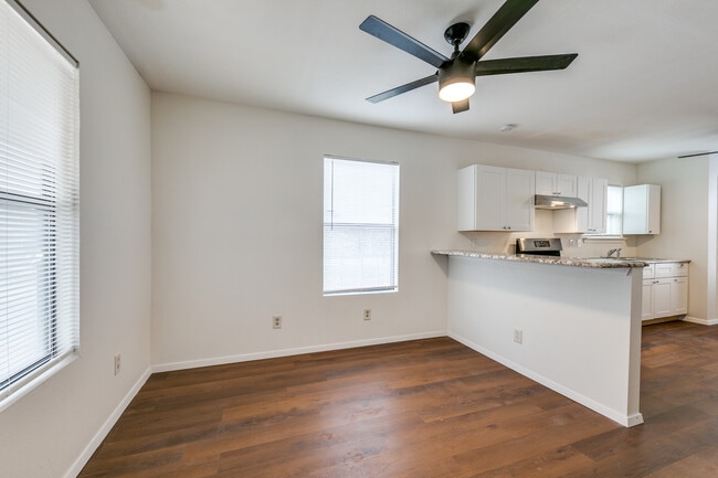 Building Photo - 2509 Valwood Pky