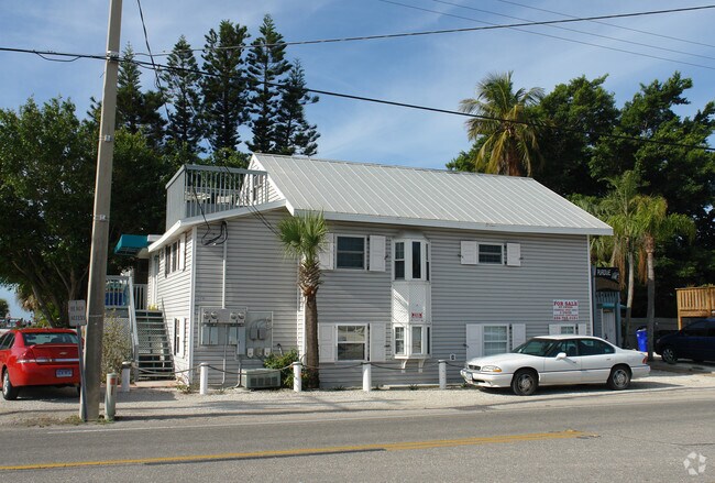 Building Photo - 2370 Estero Blvd