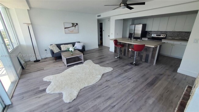 Building Photo - 7545 E Treasure Dr