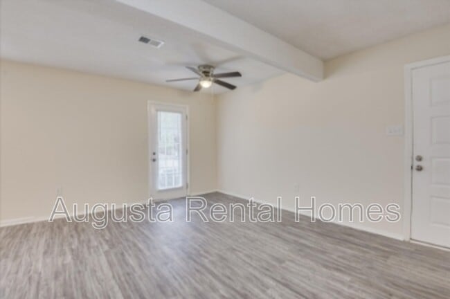 Building Photo - 2575 1/2 Tobacco Road - B