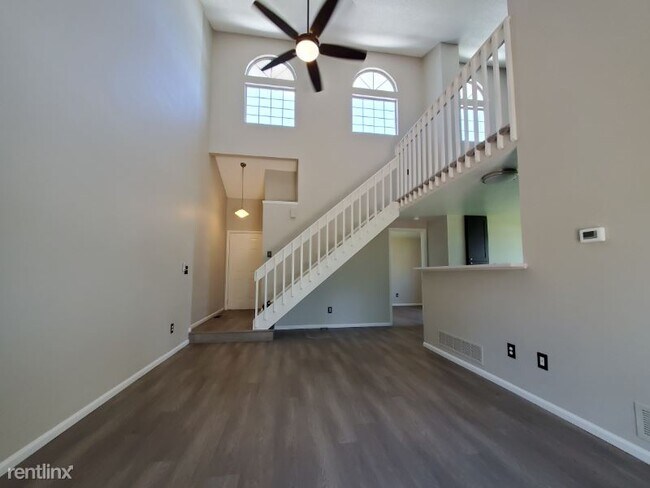 Foto del edificio - 2 br, 2 bath Townhome - 9108 West Plymouth...