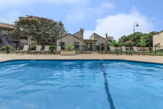 Building Photo - Willow Creek Apartment Homes