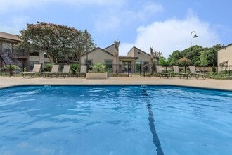 Building Photo - Willow Creek Apartment Homes