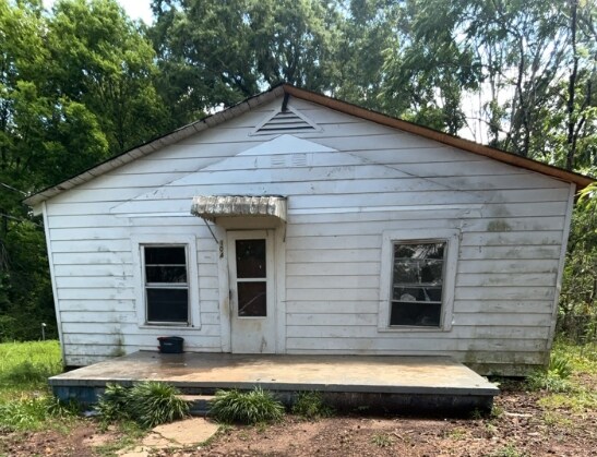 Primary Photo - 104 Middle St