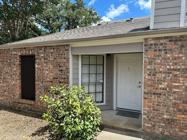 Foto del edificio - College Station - 2 bedroom / 2 bath condo...