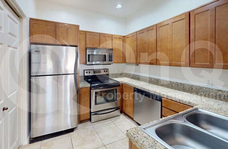 Primary Photo - 1500 E Pusch Wilderness Dr